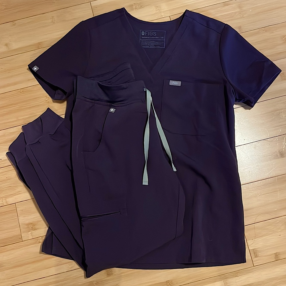 FIGS Smoke Purple Scrub set XS top & XSP joggers